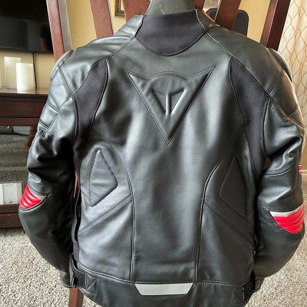 Dainese motorcycle jacket - Picture 2 of 9